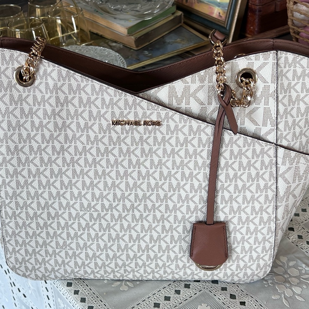NWT Michael Kors Jet Set Travel Shoulder Bag With MK Print - Picture 2 of 9